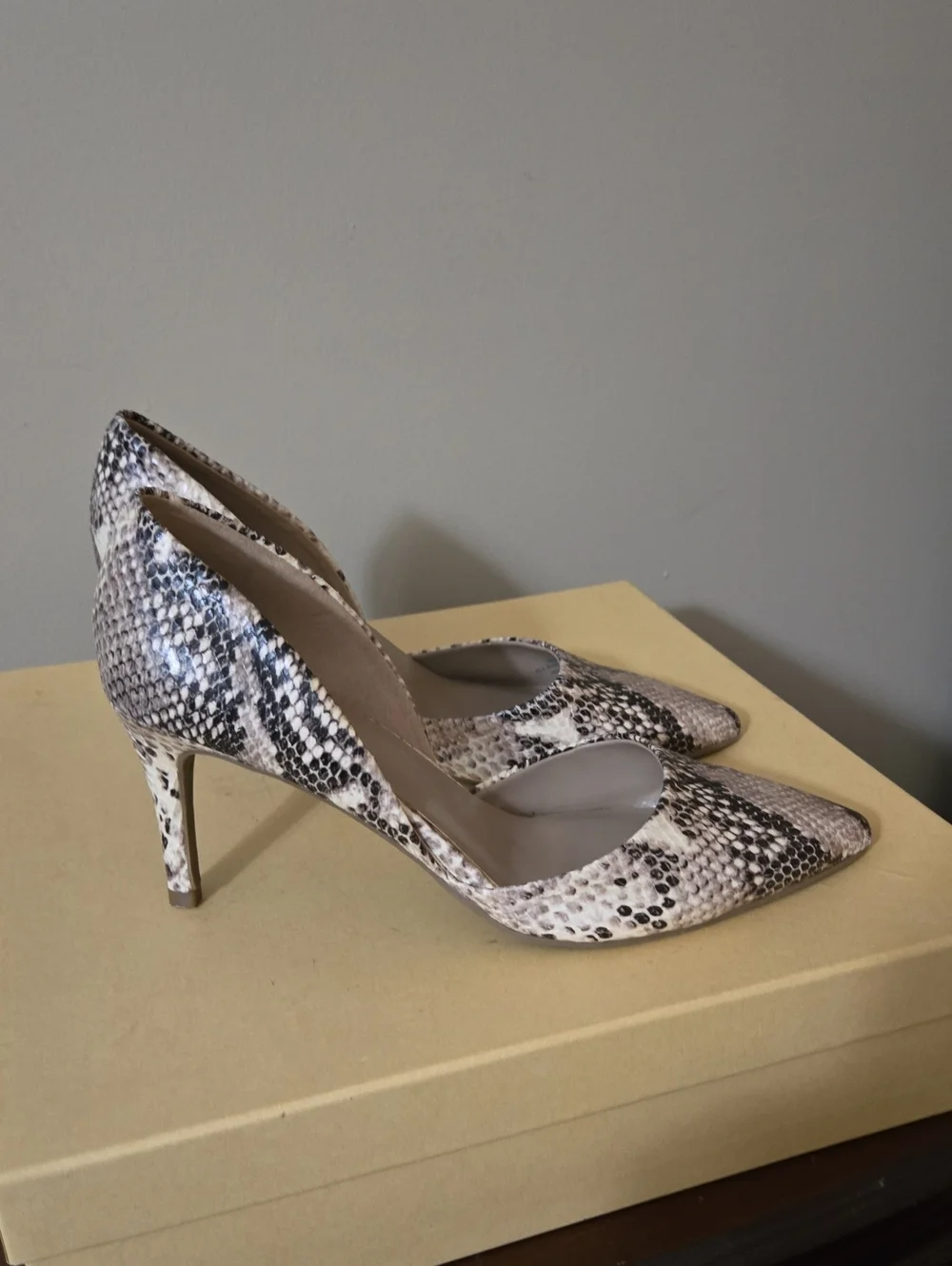 Bandolino Classic Pointed Toe Snake-Print Pumps in Neutral Size 8.5